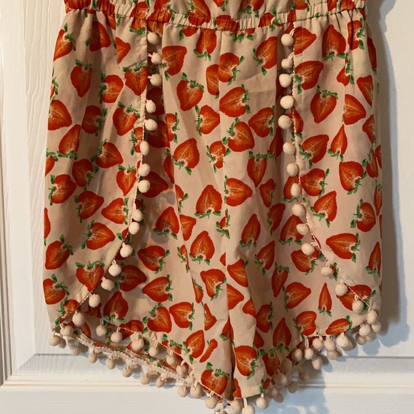 Strawberry romper - Picture 3 of 4